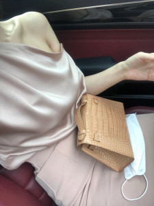 남바완 안개 속 미로를 그린 낡은 양피지 지도 | 브랜드원