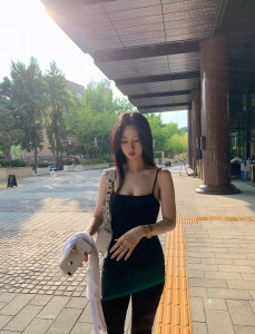 기쁨의 물결을 담은 무지개 빛깔 스카프 | 